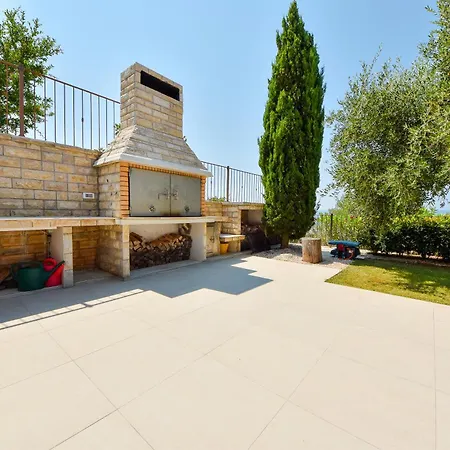 Seaview Bugenvilla - Happy Apartment *