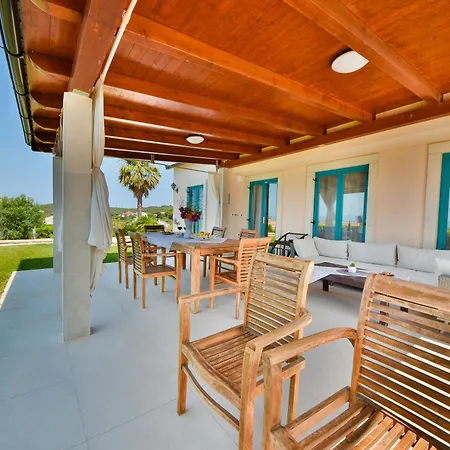 Seaview Bugenvilla - Happy Apartment